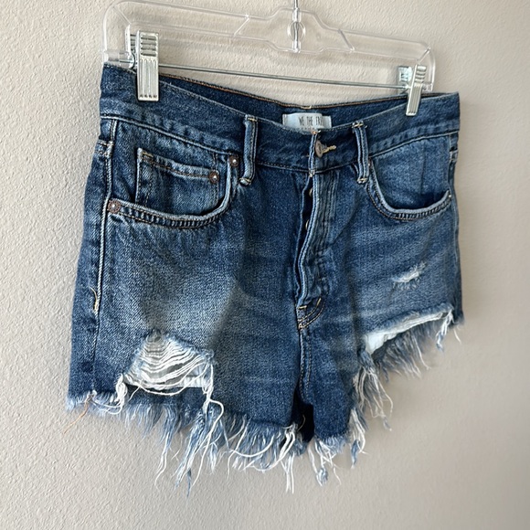 We The Free High Waisted Distressed Jean Shorts Size 27 - Picture 3 of 15